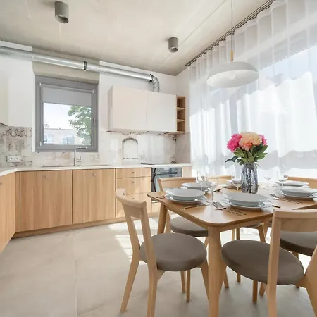 Luxury With Parking And Air Conditioning Near Center By Renters Prestige Апартаменты *
