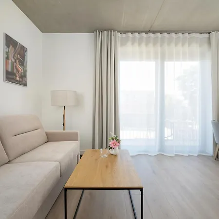 Апартаменты Luxury With Parking And Air Conditioning Near Center By Renters Prestige