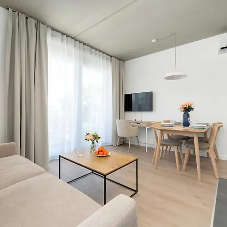Luxury With Parking And Air Conditioning Near Center By Renters Prestige Апартаменты *