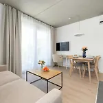 Luxury With Parking And Air Conditioning Near Center By Renters Prestige Appartement *