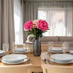 Lejlighed Luxury With Parking And Air Conditioning Near Center By Renters Prestige