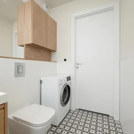 Luxury With Parking And Air Conditioning Near Center By Renters Prestige 公寓