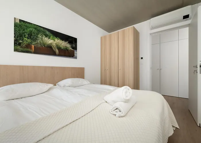 Luxury With Parking And Air Conditioning Near Center By Renters Prestige Apartament *