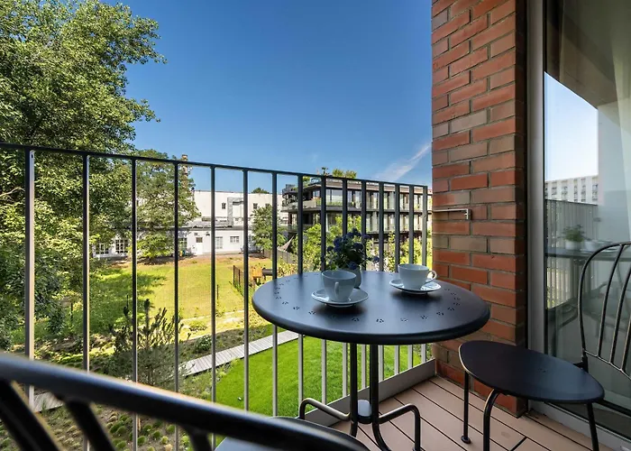 Luxury With Parking And Air Conditioning Near Center By Renters Prestige 아파트 *